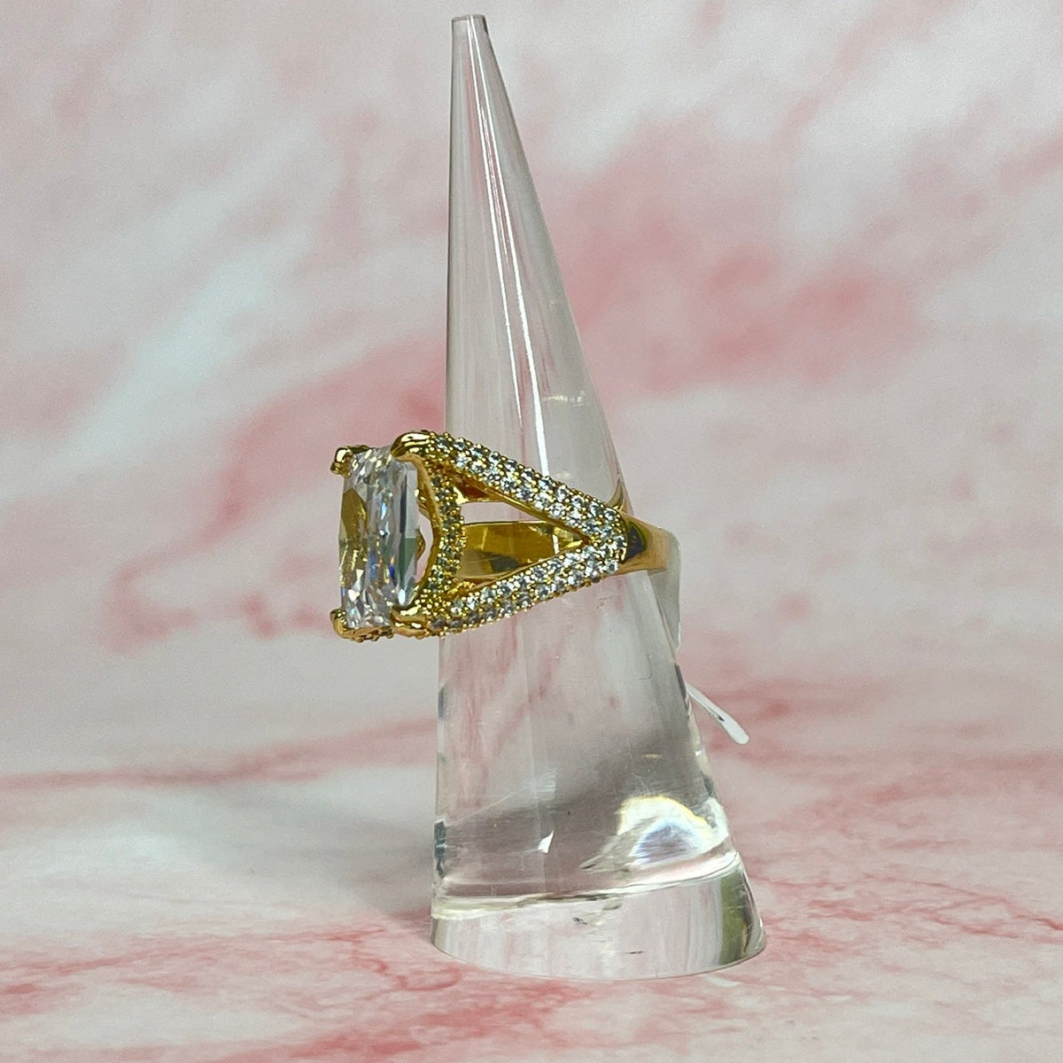 Glimmering Detail