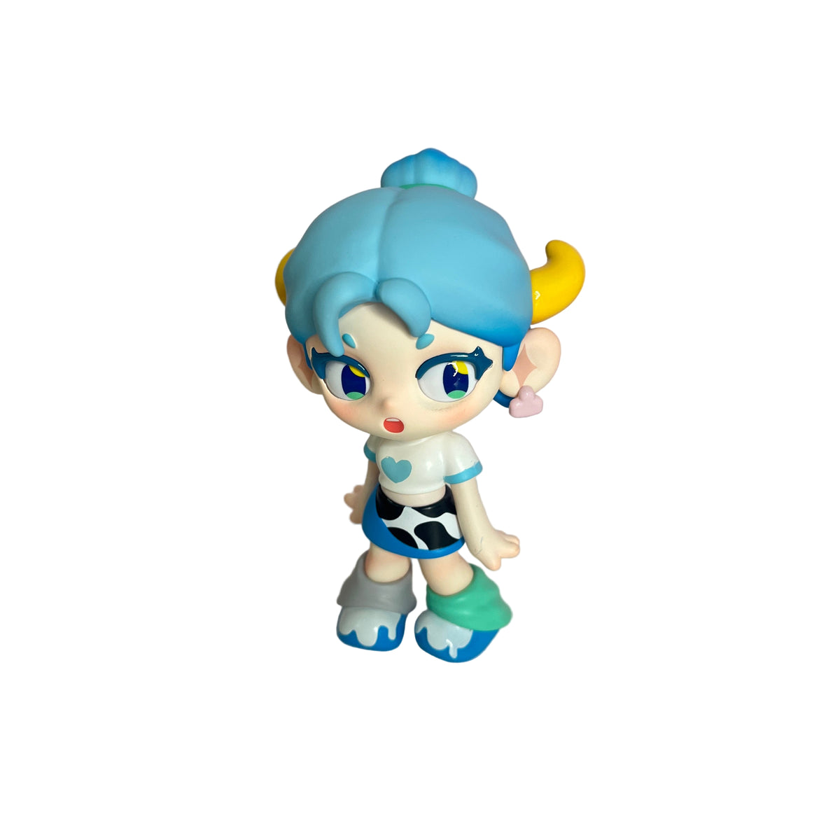 Y2K Grazing Land Series Figure – Cow Blue Girl